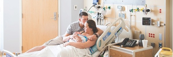 在医院拍新生儿